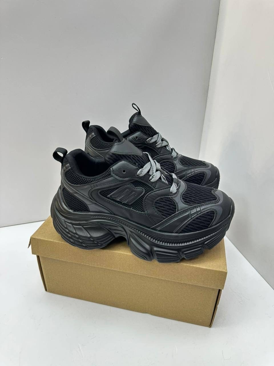 кроссовки balenciaga 10xl black sneakers,кроссовки женскиe,кроссовки в стиле balenciaga 10xl black,сетчатые кроссовки 10xl balenciaga черный,черные кроссовки