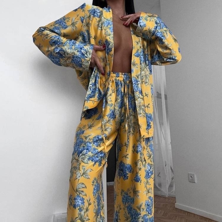 брючный костюм,шелковый костюм,брючный костюм в пижамном стиле,костюм в пижамном стиле,костюм брючный атласный