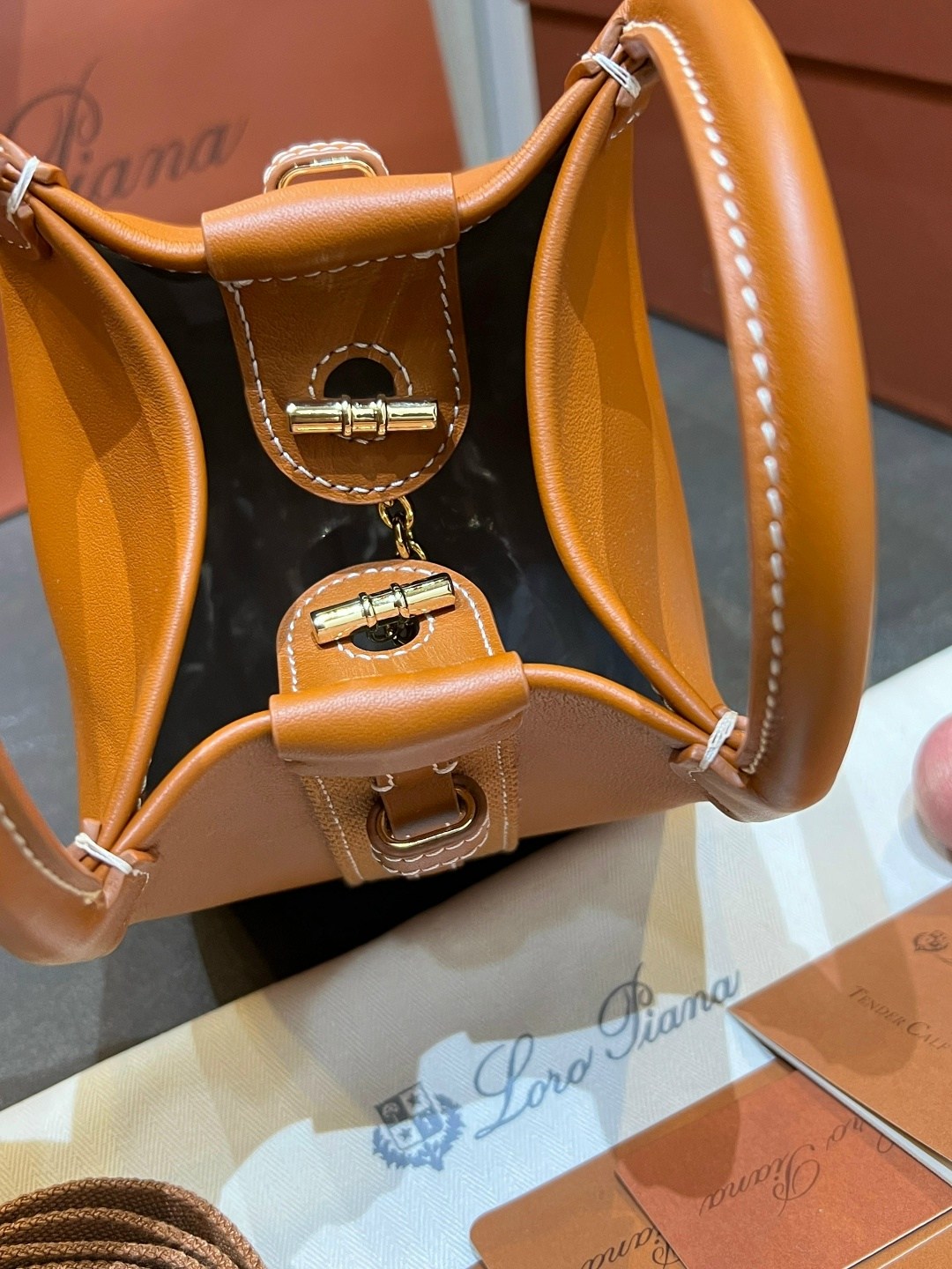 пальто кэмел стрит стайл,пальто кэмел женское,модное пальто,образы с бежевым пальто