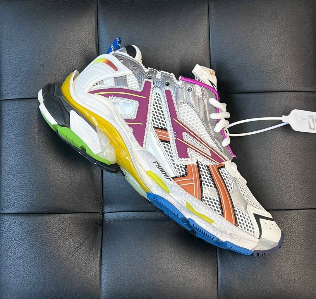 кроссовки balenciaga runner sneaker 'graffiti - white black',кроссовки runner balenciaga,balenciaga кроссовки runner graffiti белый,кроссовки balenciaga,кроссовки runner из кожи с граффити balenciaga