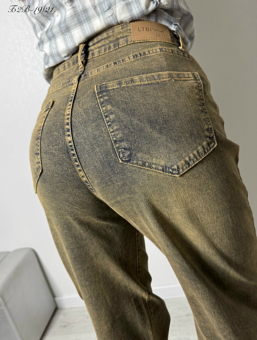 женские джинсы,широкие джинсы,джинсы стиль,рубашка женская,широкие женские джинсы