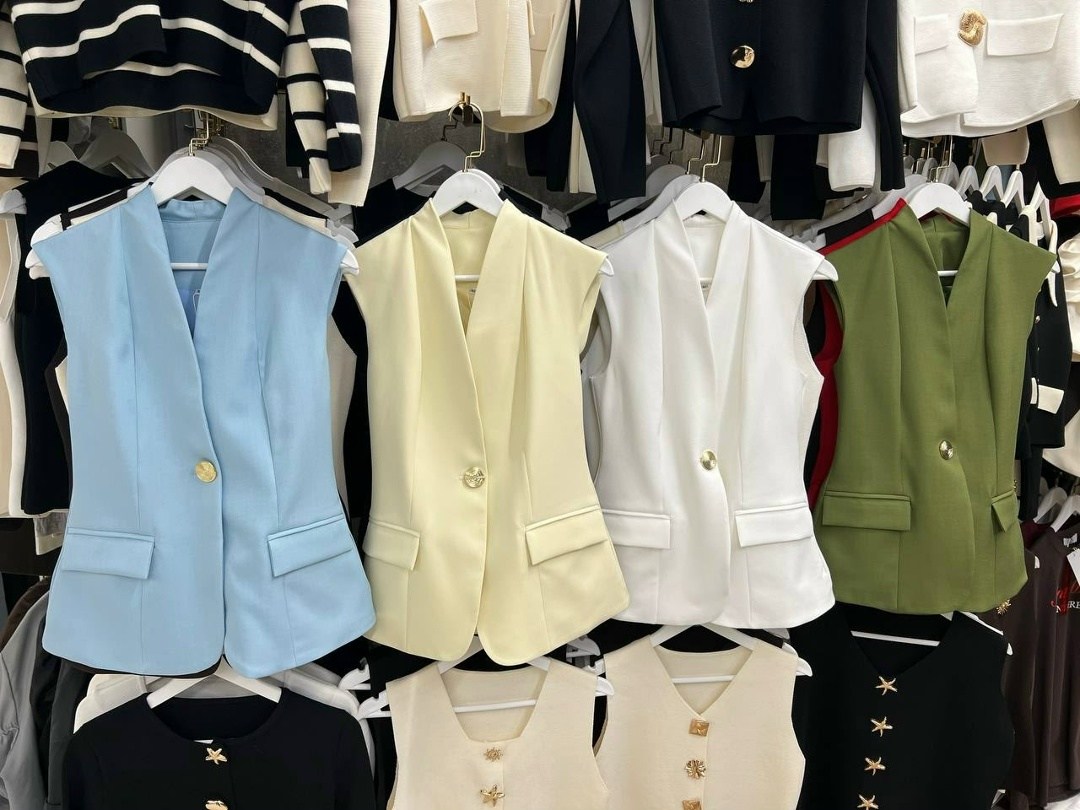 женский жилет,жилетка женская,белая жилетка женская костюмная,жилет для женщин,жилет