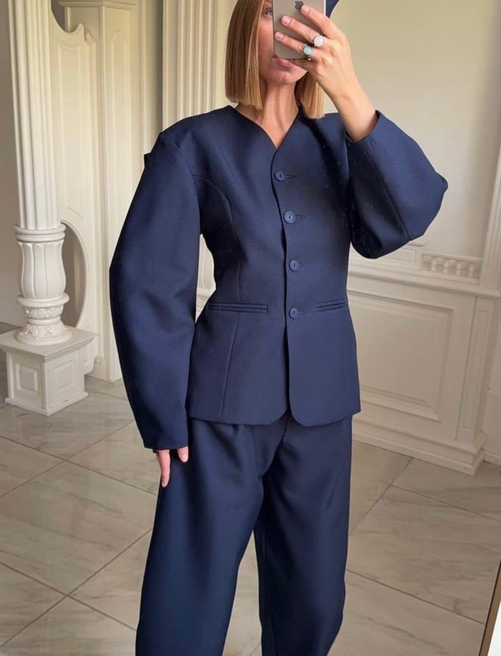 женский брючный костюм,женские костюмы,костюм деловой женский,зеленый костюм