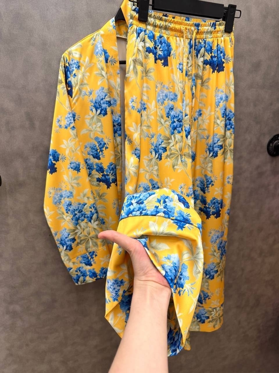 брючный костюм,шелковый костюм,брючный костюм в пижамном стиле,костюм в пижамном стиле,костюм брючный атласный