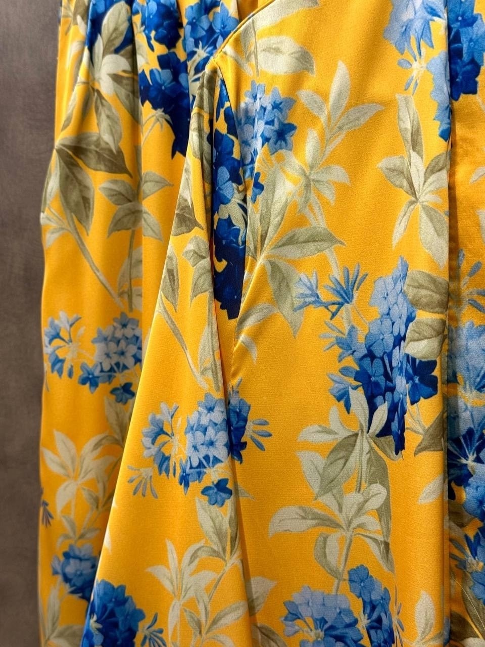 брючный костюм,шелковый костюм,брючный костюм в пижамном стиле,костюм в пижамном стиле,костюм брючный атласный