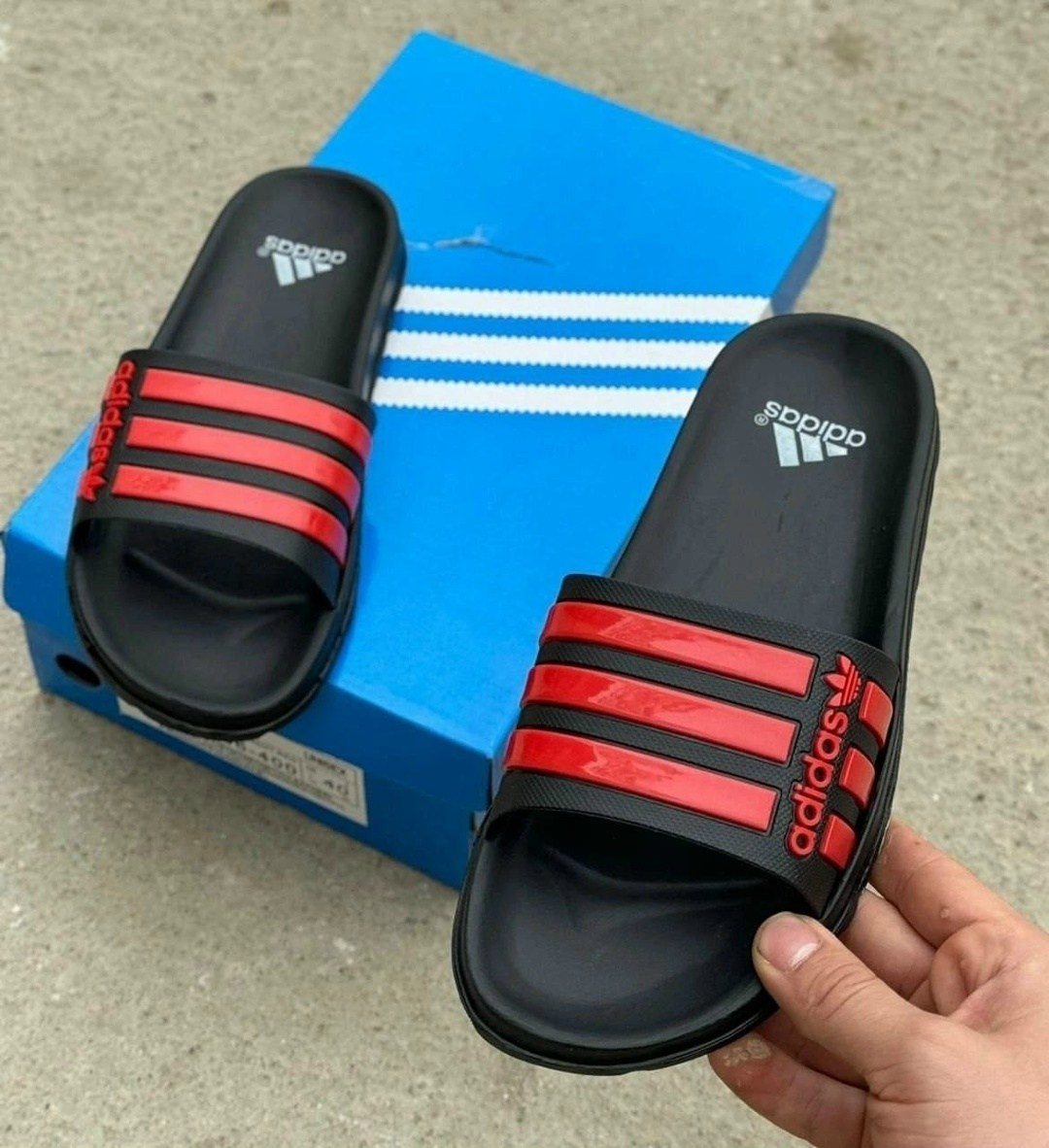 шлепки адидас,шлепки адидас изи,шлепки adidas,шлепанцы adidas adilette comfort,шлепки мужские