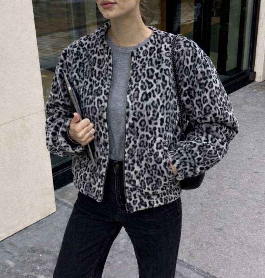 рубашка джинсовая оверсайз с леопардовым принтом missnatavi,куртка бомбер,женская куртка бомбер,модная женская куртка,куртка леопардовая