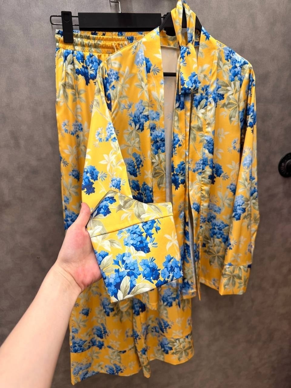 брючный костюм,шелковый костюм,брючный костюм в пижамном стиле,костюм в пижамном стиле,костюм брючный атласный