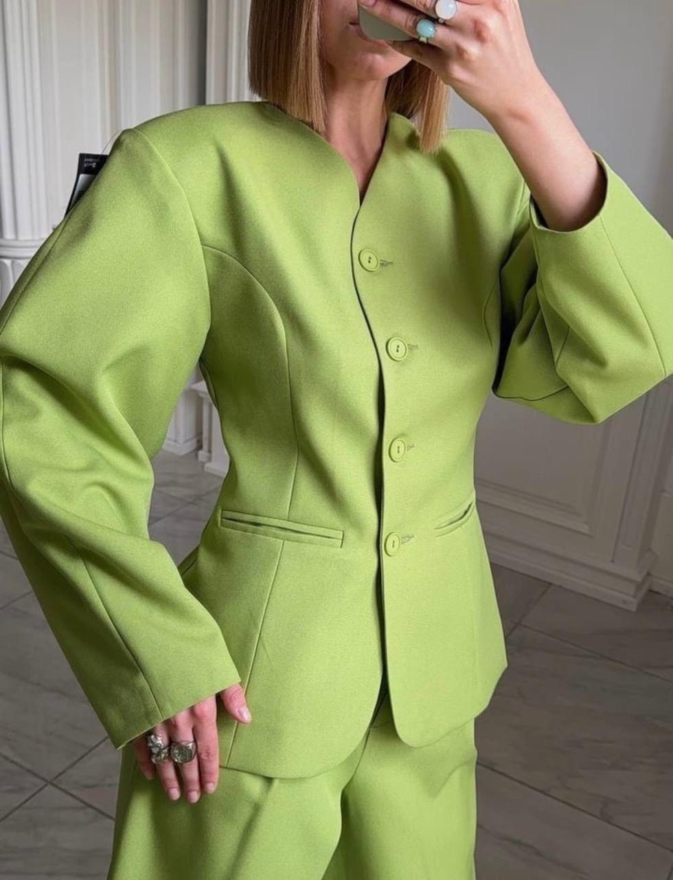 женский брючный костюм,женские костюмы,костюм деловой женский,зеленый костюм