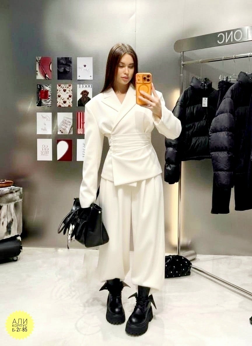 белый брючный костюм,белый костюм,брючный костюм с поясом,брючный костюм женский