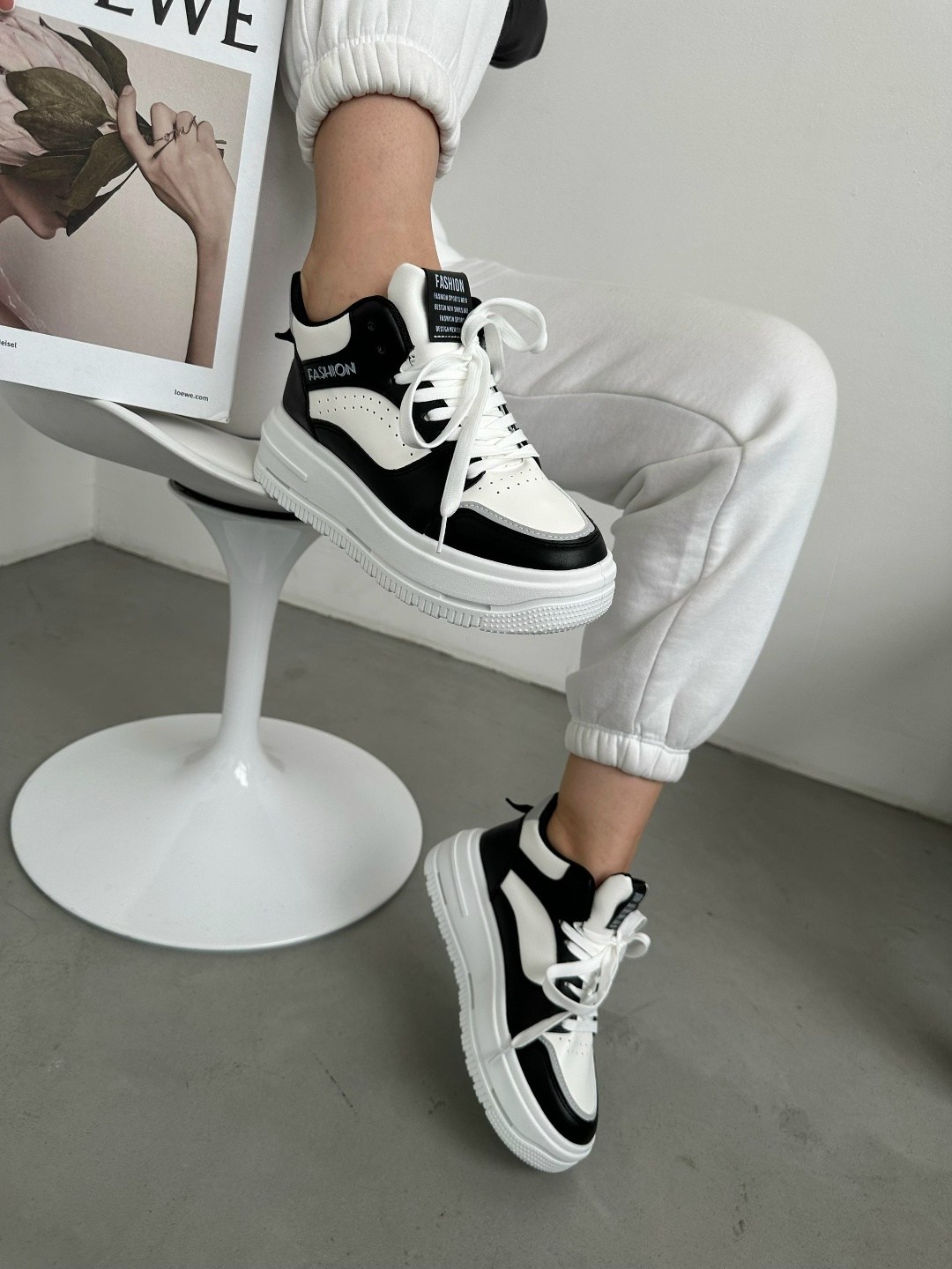 женские кроссовки,, женская,спортивная ,модные кроссовки