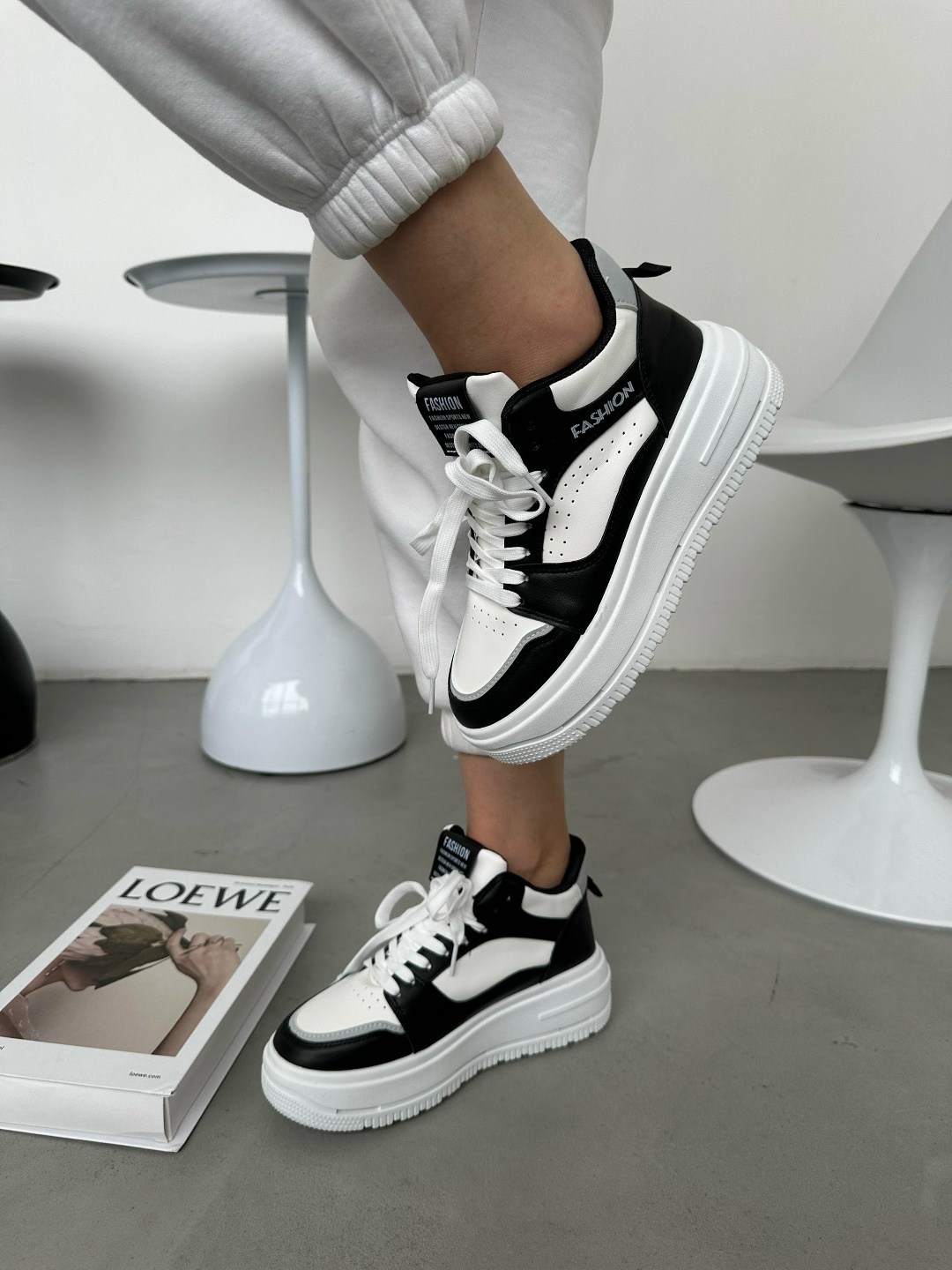 женские кроссовки,, женская,спортивная ,модные кроссовки