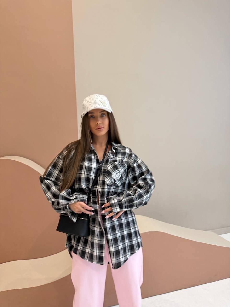 рубашка клетчатая черная oversize gup,рубашка в клетку женская,рубашка женская,рубашка женская в клетку с отложным воротником,женская рубашка в клетку оверсайз