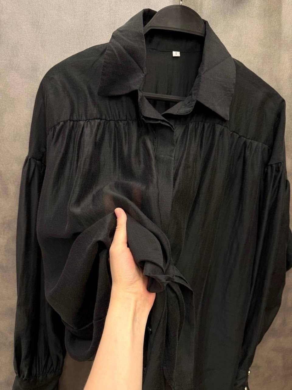 атласная легкая рубашка fulia,атласная легкая рубашка fulia цвет черный,модная рубашка,элегантная блузка,атласная однотонная женская рубашка