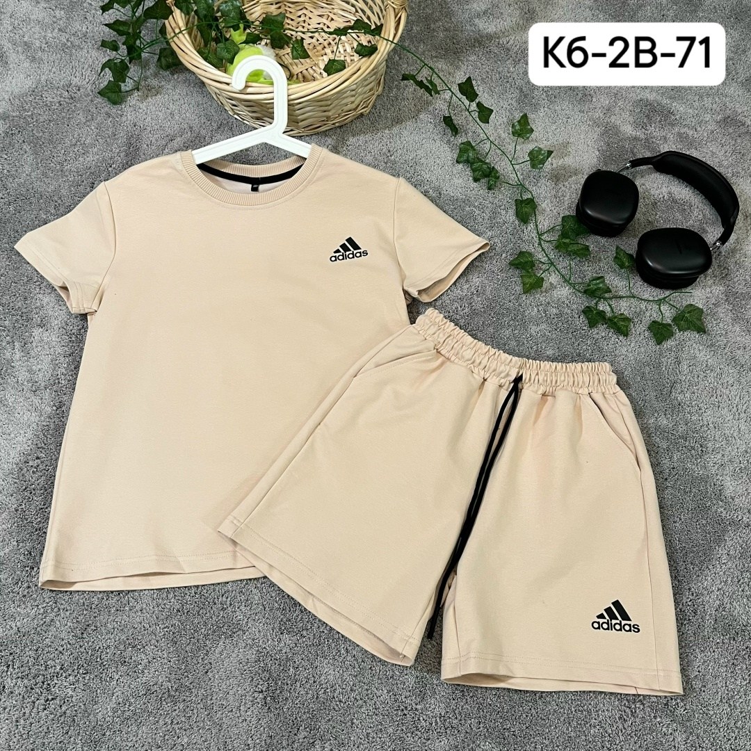 костюм спортивный с футболкой и шортами летний,летние костюмы,спортивный костюм adidas,костюм со шортами,костюм молочный