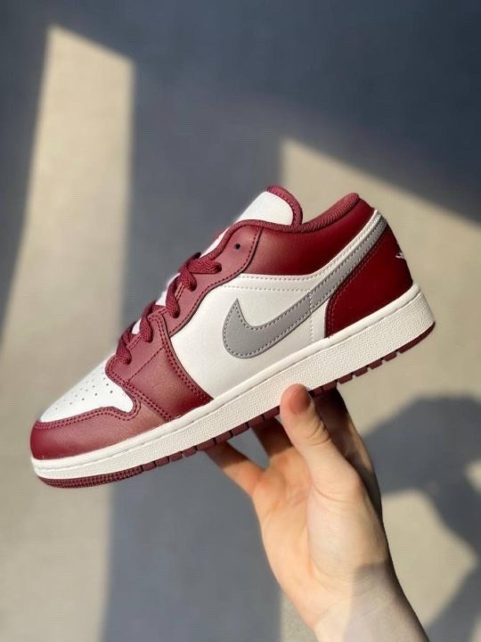 nike air jordan 1 low noble red,nike jordan 1 low red black,открытые кроссовки,nike air jordan 1 low,сникеры мужские