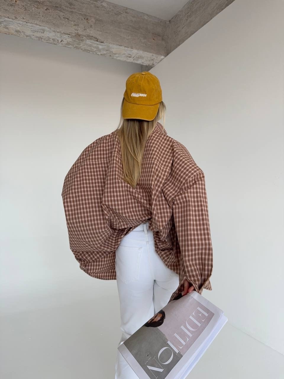 модный стиль,рубашка оверсайз из рубашечной ткани в красно-белую клетку,рубашка оверсайз в клетку,рубашка в клетку женская,рубашка оверсайз красно-белая клетка