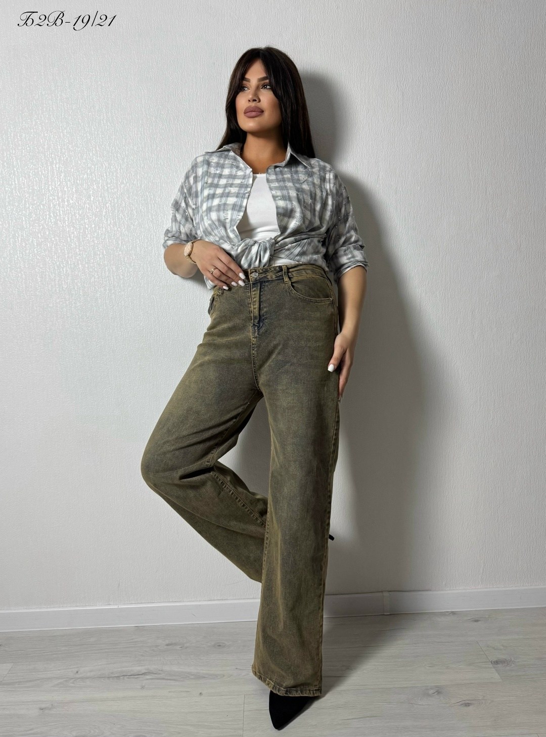 женские джинсы,широкие джинсы,джинсы стиль,рубашка женская,широкие женские джинсы
