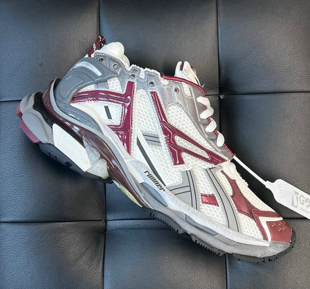 кроссовки balenciaga runner sneaker 'graffiti - white black',кроссовки runner balenciaga,balenciaga кроссовки runner graffiti белый,кроссовки balenciaga,кроссовки runner из кожи с граффити balenciaga