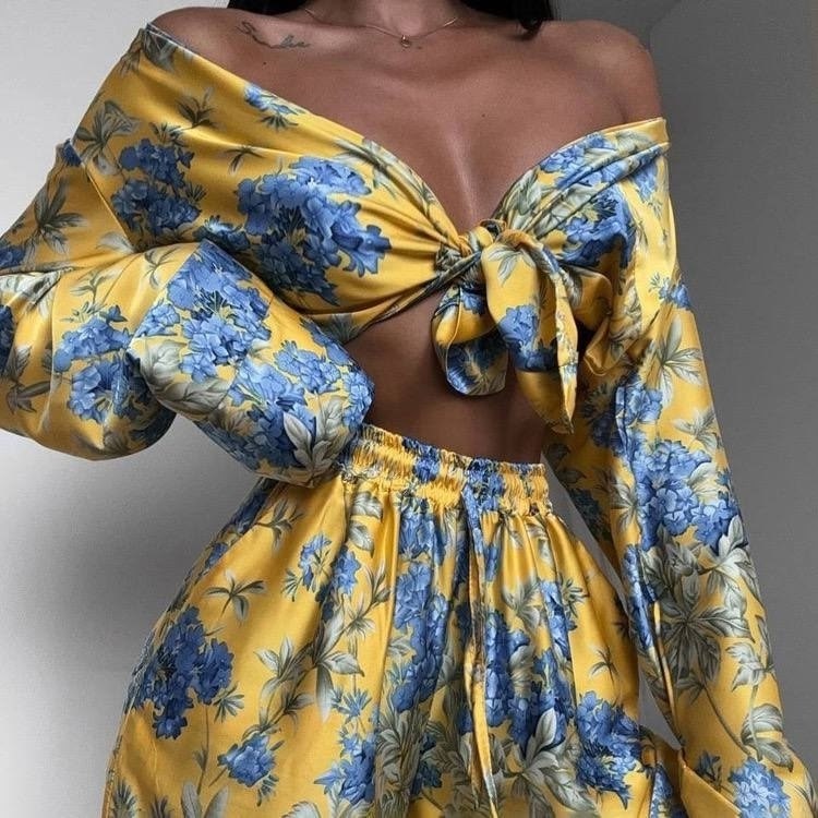 брючный костюм,шелковый костюм,брючный костюм в пижамном стиле,костюм в пижамном стиле,костюм брючный атласный