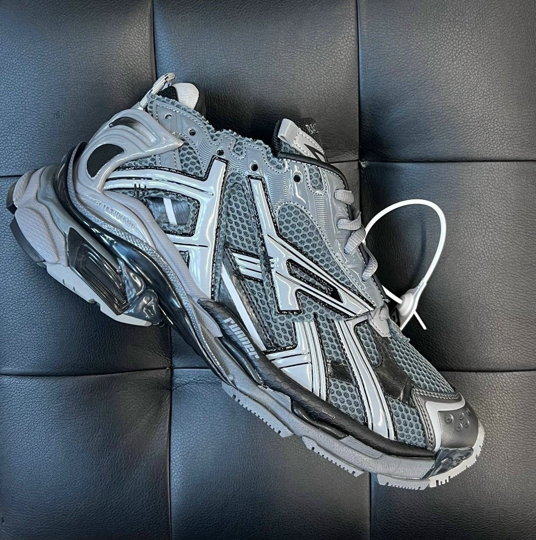 кроссовки balenciaga runner sneaker 'graffiti - white black',кроссовки runner balenciaga,balenciaga кроссовки runner graffiti белый,кроссовки balenciaga,кроссовки runner из кожи с граффити balenciaga