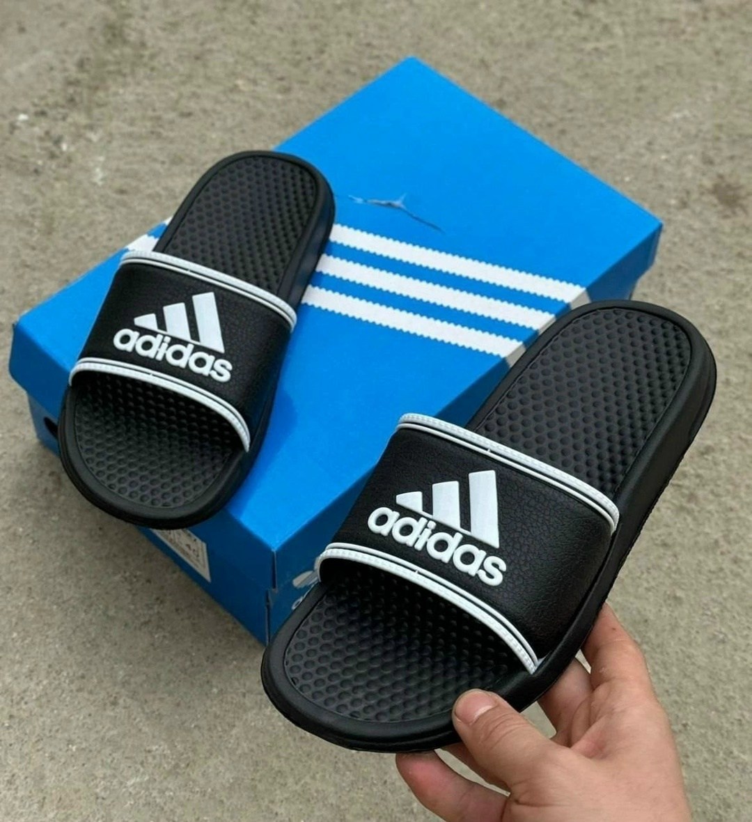 шлепки адидас,шлепки адидас изи,шлепки adidas,шлепанцы adidas adilette comfort,шлепки мужские
