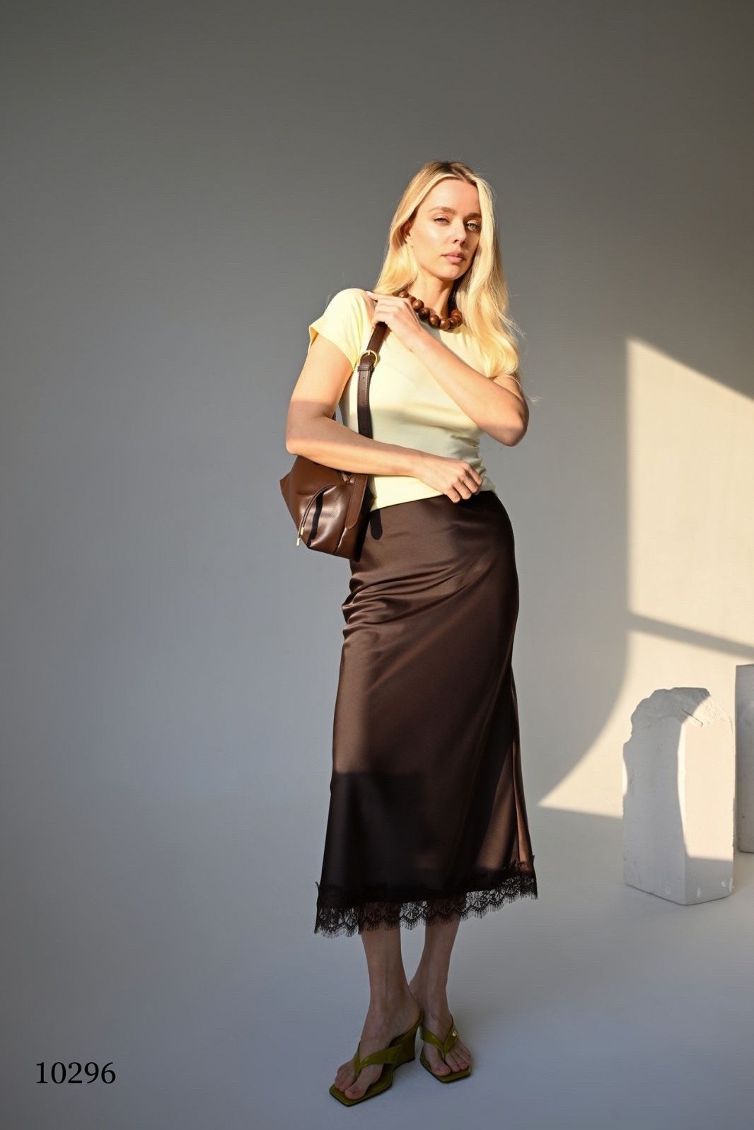 юбка атласная миди,юбка атласная,юбка шелковая миди,нарядная юбка,красная юбка