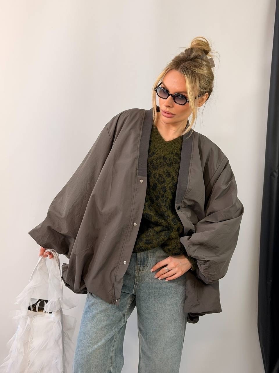 бомбер женский оверсайз,женская куртка-бомбер оверсайз,куртка оверсайз,оверсайз бомбер,оверсайз стиль