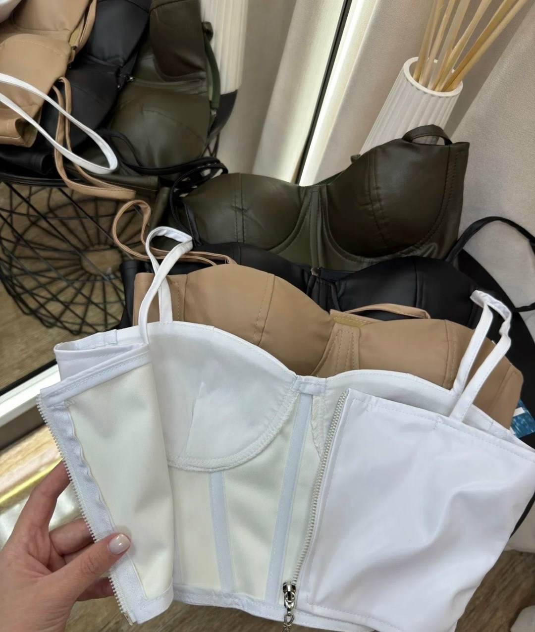 кожаный топ на бретельках,бюстье корсет,топ корсет кожаный,кожаный корсет,кожаный топ