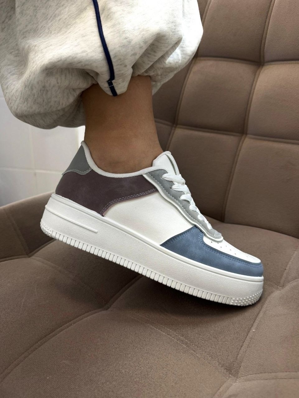 женские кроссовки,,модные кроссовки, женская,оригинальные кроссовки