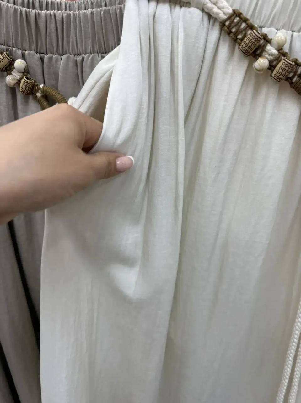 вешалка для одежды,, на вешалке,базовая одежда,джинсы брюки