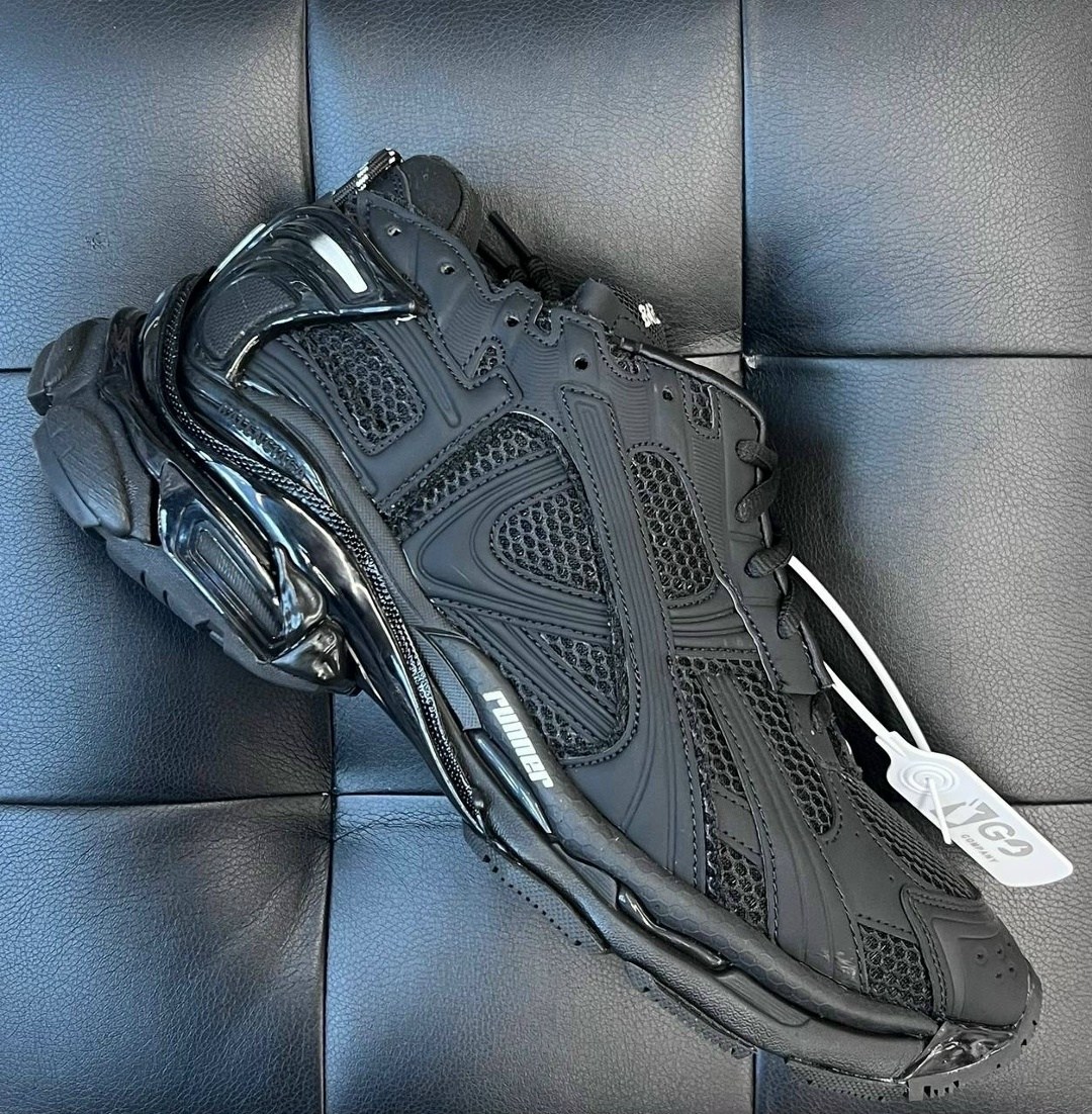 кроссовки balenciaga runner sneaker 'graffiti - white black',кроссовки runner balenciaga,balenciaga кроссовки runner graffiti белый,кроссовки balenciaga,кроссовки runner из кожи с граффити balenciaga