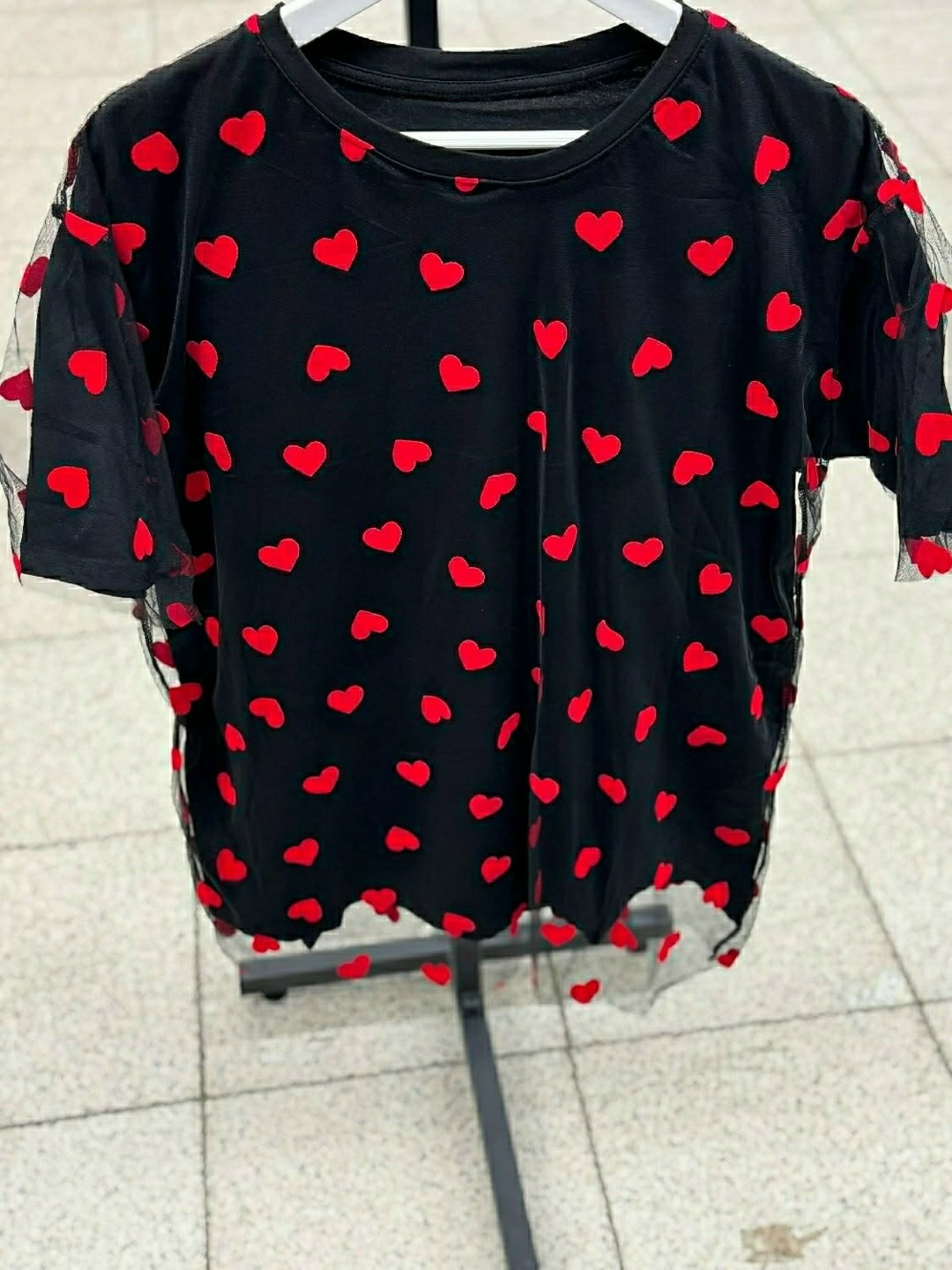 футболка женская,футболка с сердечками,футболки женская оверсайз,майка с сердечками
