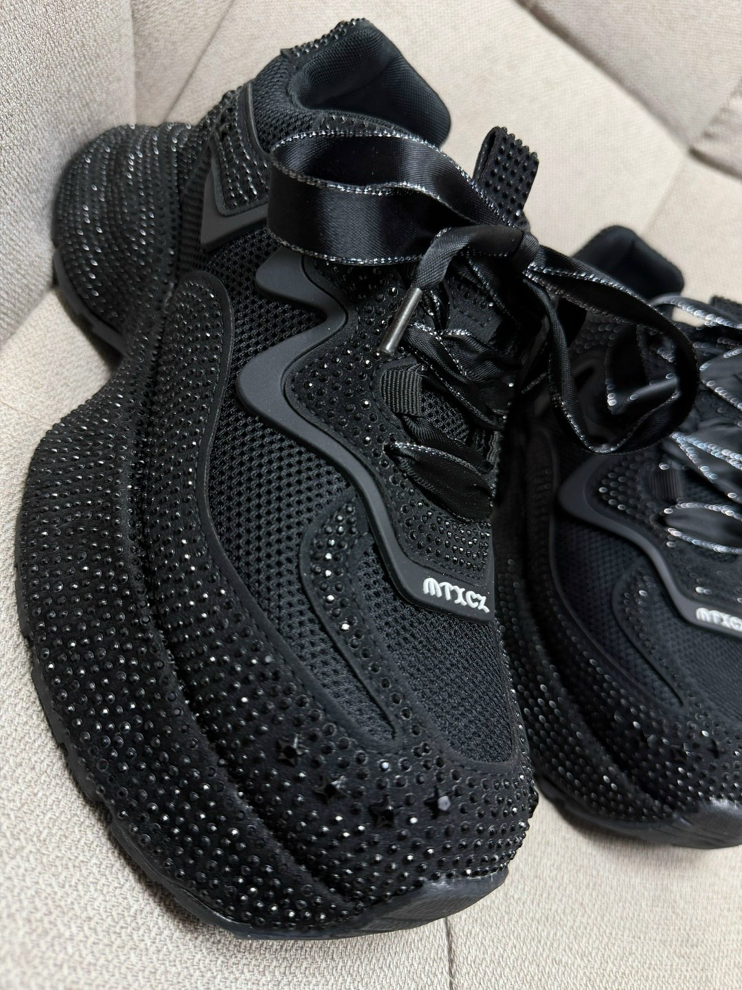 женские кроссовки,кроссовки,черные кроссовки,кроссовки со стразами, кроссовки