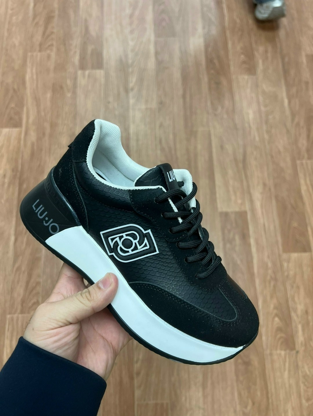 ,кроссовки женские,кроссовки liu jo,кроссовки женские liu jo,кроссовки повседневные