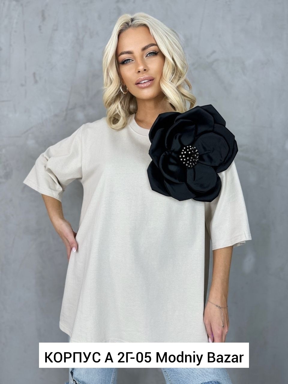 футболка с объемными цветами,футболка с цветком объемным,футболка женская с,футболки женские модные,футболка с цветами