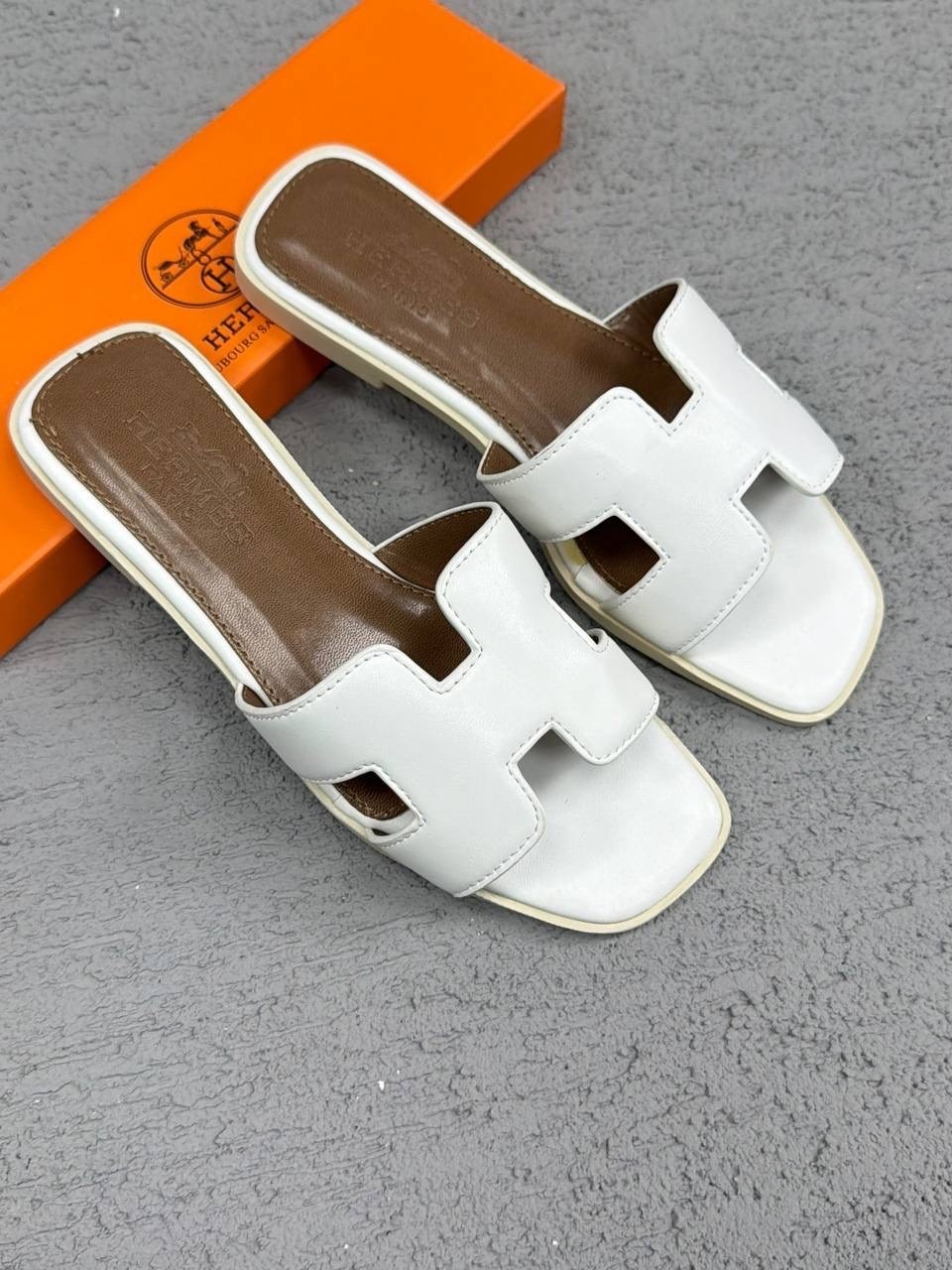 шлепки эрмес белые,,шлепки гермес женские,шлепки hermes женские,женские шлепанцы