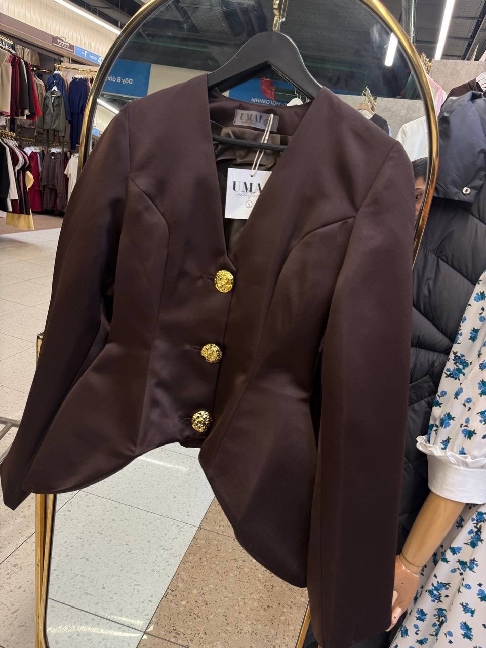 модный стиль,блузка с объемными рукавами,брючный костюм