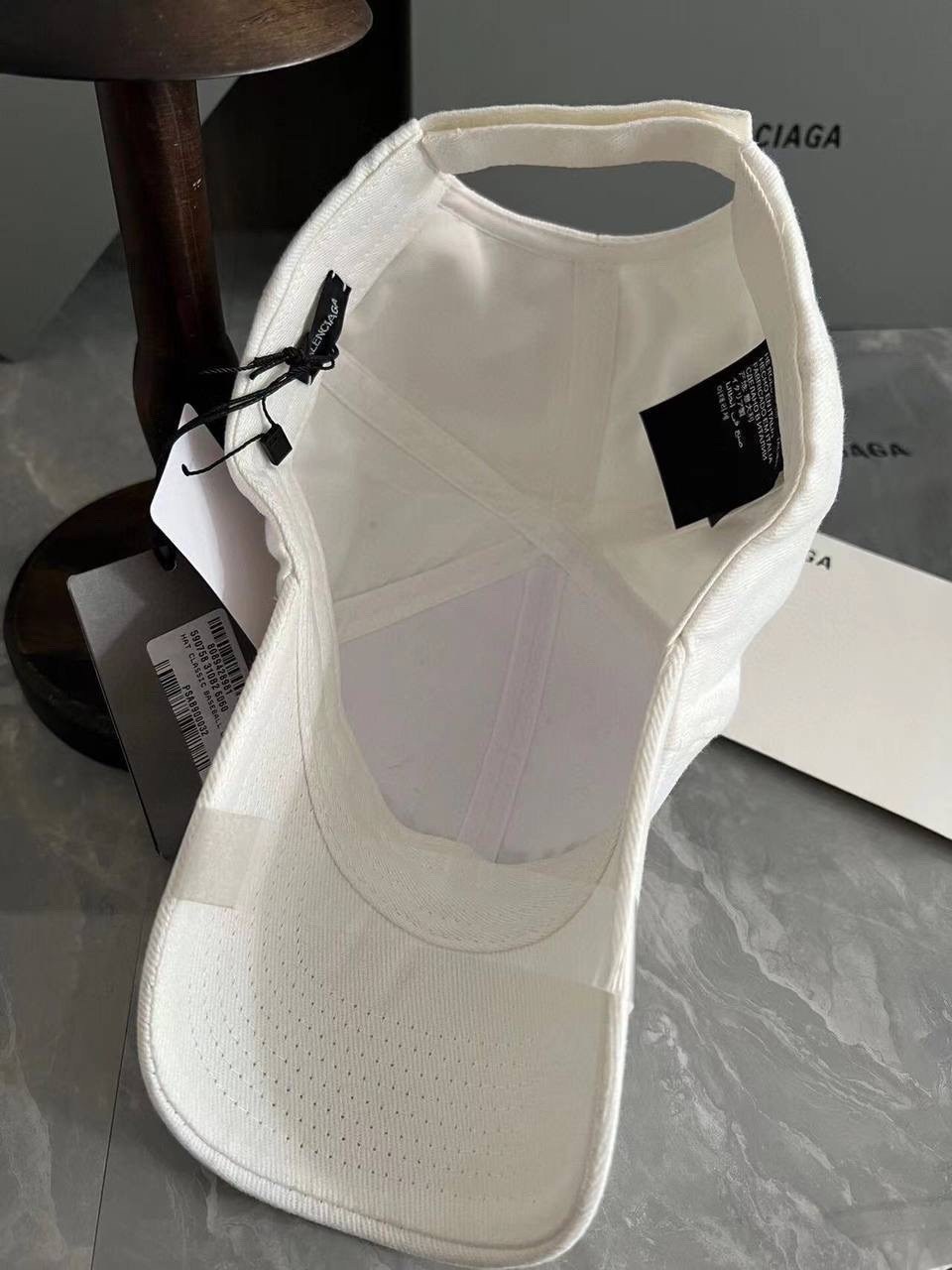 белая кепка баленсиага,бейсболка balenciaga,бейсболка баленсиага мужская,кепка balenciaga,баленсиага кепка