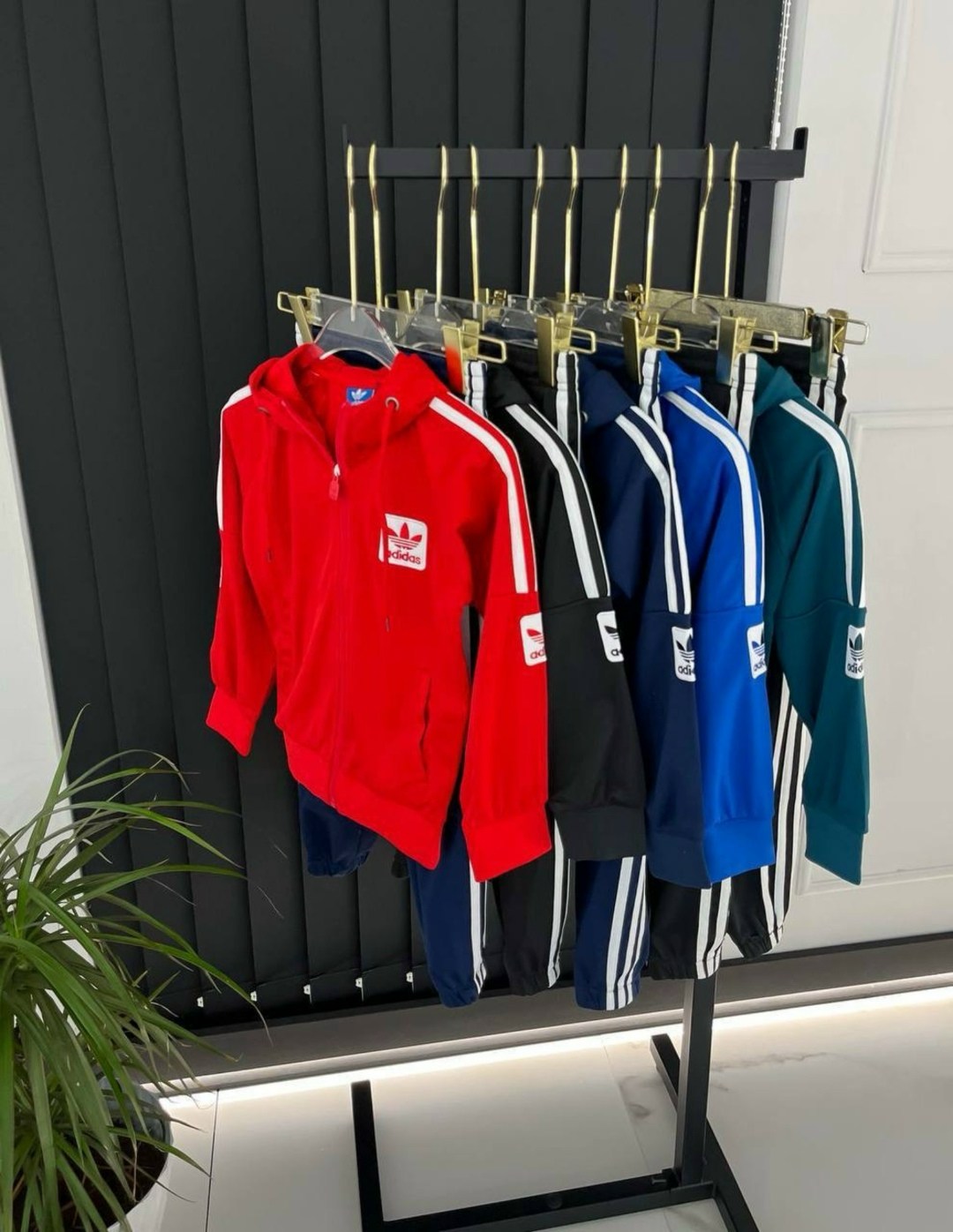 спортивный костюм adidas originals,спортивный костюм adidas originals adicolor,красный костюм адидас ориджинал,детский спортивный костюм adidas originals,костюм адидас красный