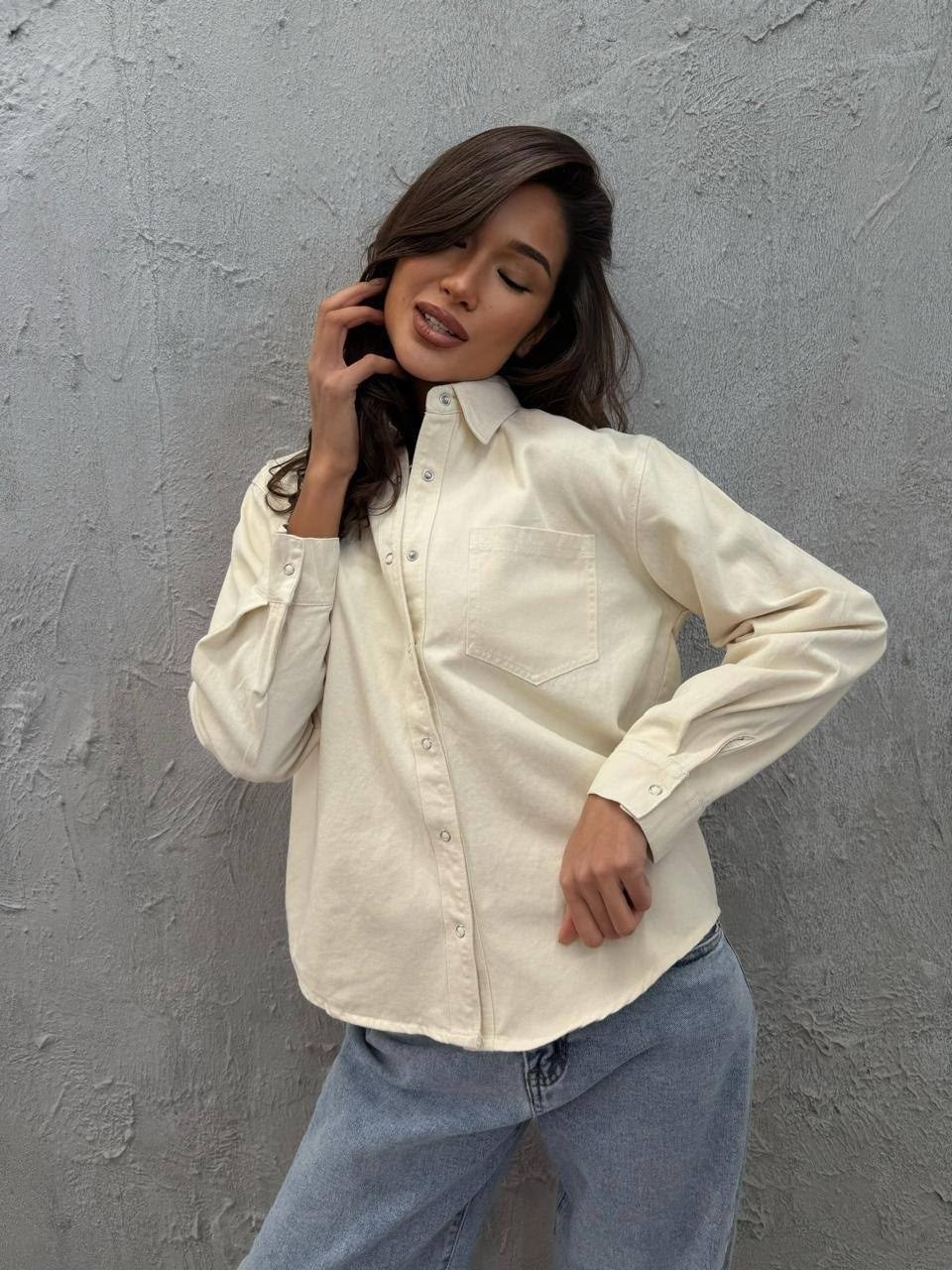 рубашка джинсовая оверсайз цвет голубой,рубашка джинсовая оверсайз,рубашка джинсовая женская,женская джинсовая рубашка оверсайз,голубая джинсовая рубашка оверсайз twoss23go00319