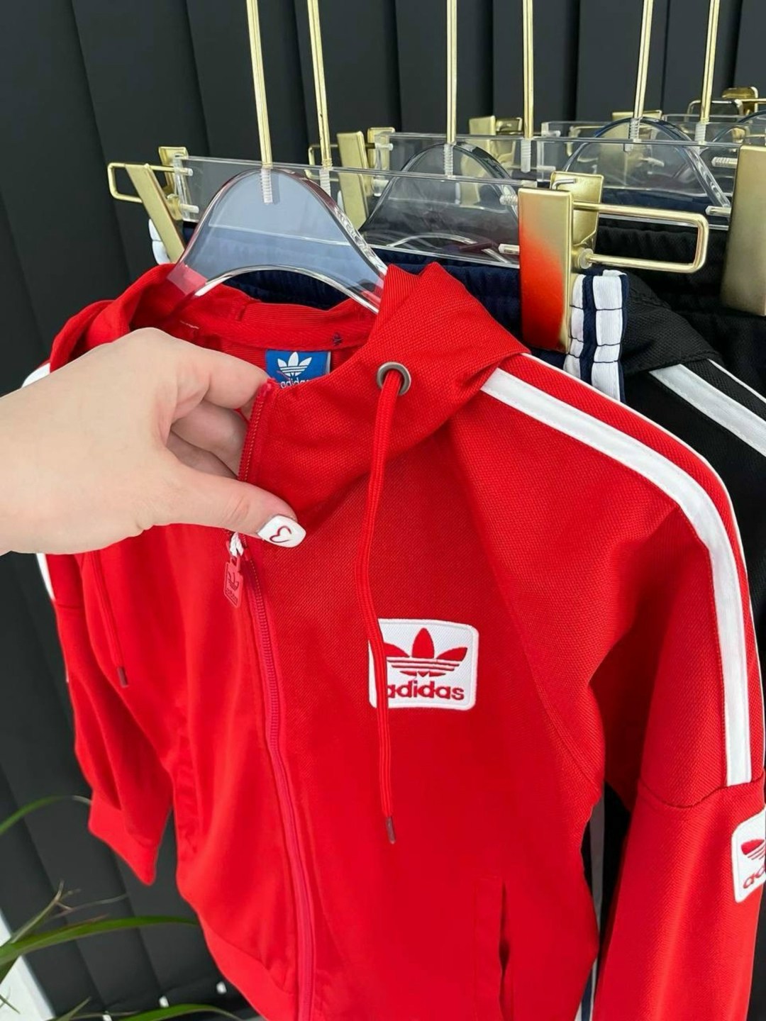 спортивный костюм adidas originals,спортивный костюм adidas originals adicolor,красный костюм адидас ориджинал,детский спортивный костюм adidas originals,костюм адидас красный