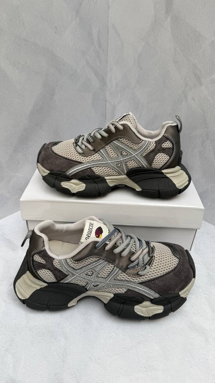 кроссовки женские balenciaga,кроссовки balenciaga,balenciaga массивные кроссовки triple s женские,кроссовки balenciaga triple s,кроссовки 3xl sneakers grey brown mesh balenciaga серый