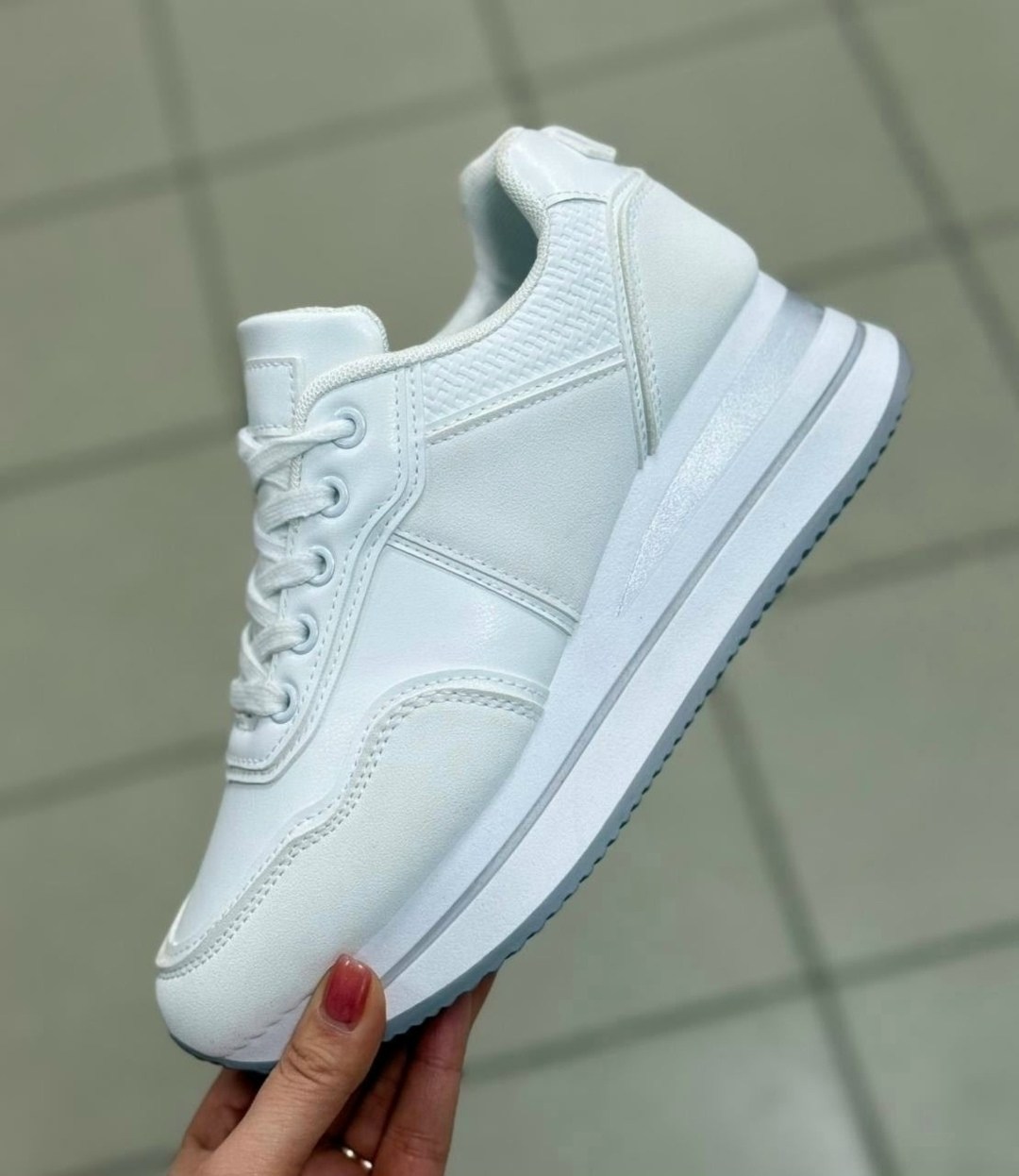 ,женские кроссовки,белые женские кроссовки,кроссовки для женщин,кроссовки белая