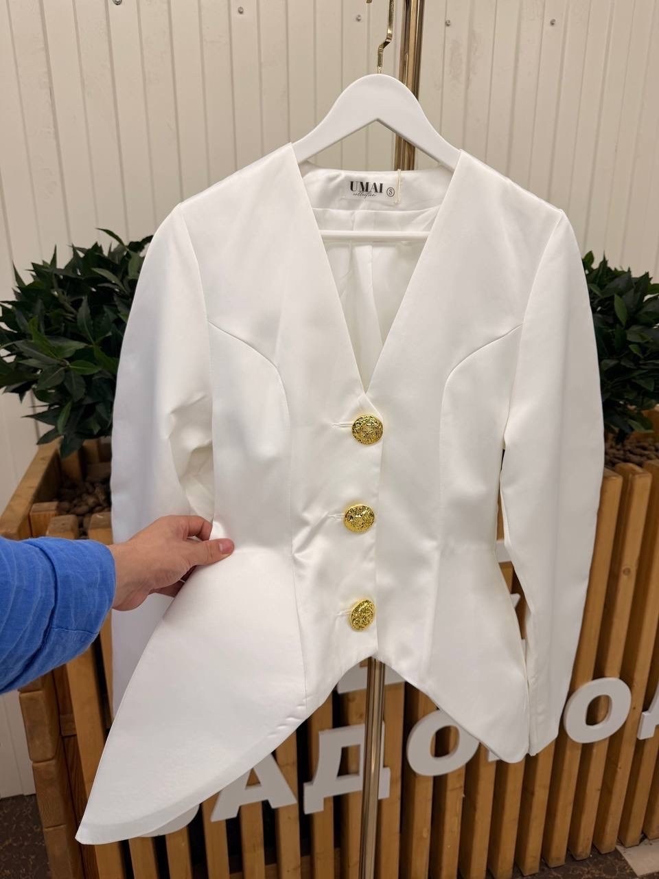 модный стиль,блузка с объемными рукавами,брючный костюм