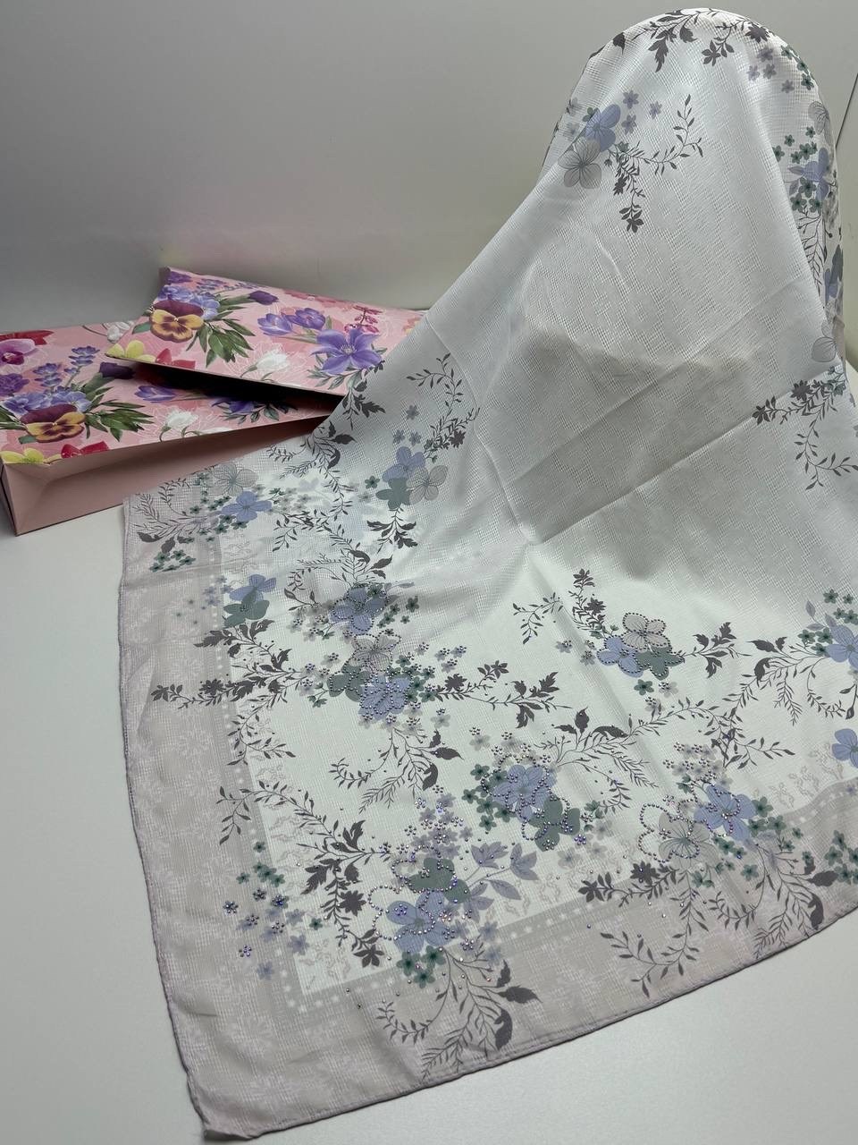 женский платок,шелковый платок,платок,женские шелковые платки,платок шейный