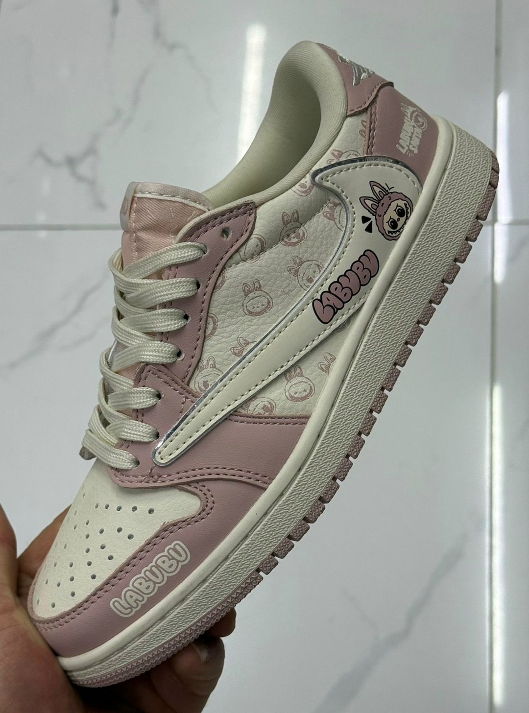 женские кроссовки,nike air jordan 1 low travis scott,кроссовки nike air jordan 1 low x travis scott x labubu,travis scott x air jordan 1 low sail shy pink,кроссовки унисекс