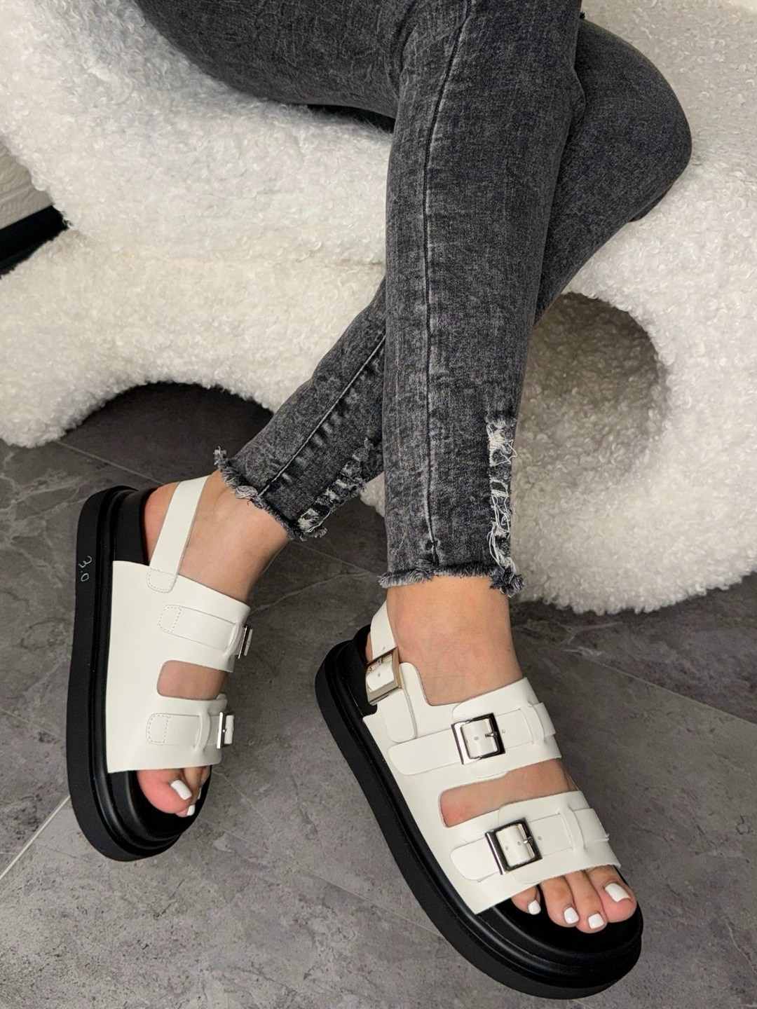 босоножки prada,сандалии prada,,кожаные сандалии prada,шлепанцы prada