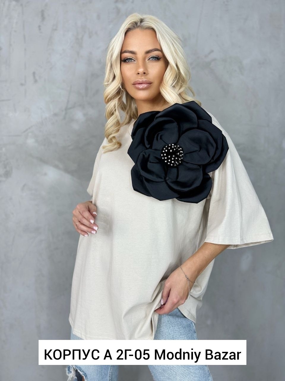 футболка с объемными цветами,футболка с цветком объемным,футболка женская с,футболки женские модные,футболка с цветами