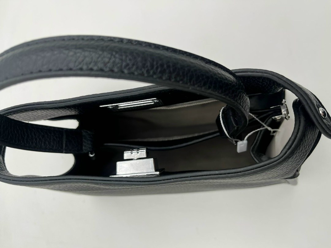 сумка fendi peekaboo,сумка fendi,сумка фенди,женская черная сумка fendi peekaboo medium,женская кожаная сумка fendi peekaboo mini черная